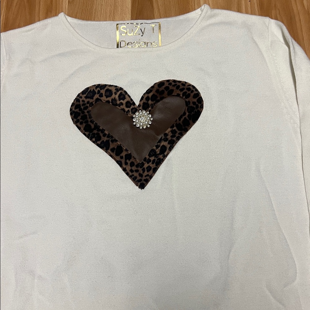 SUZY T long sleeve cream sweater heart size small